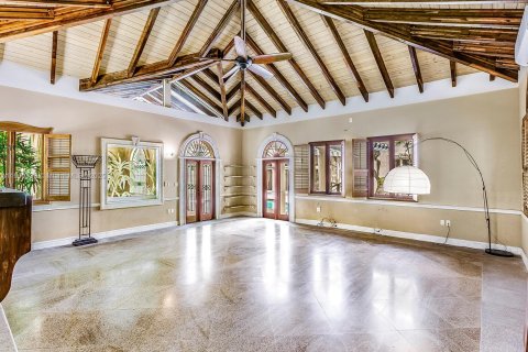 Снять в аренду виллу или дом в Майами, Флорида 3 спальни, 431.62м2, № 1966777 - фото 7