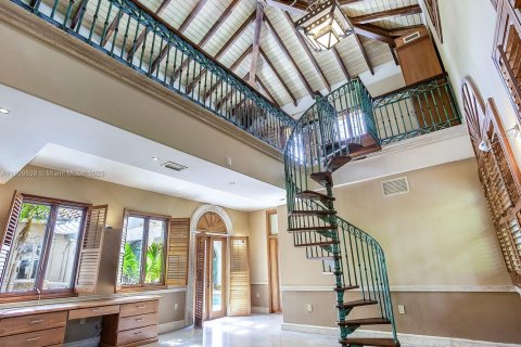 Снять в аренду виллу или дом в Майами, Флорида 3 спальни, 431.62м2, № 1966777 - фото 17