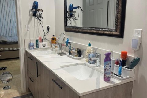 Copropriété à louer à Hallandale Beach, Floride: 2 chambres, 100.43 m2 № 2011997 - photo 15