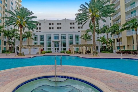 Copropriété à louer à Hallandale Beach, Floride: 2 chambres, 100.43 m2 № 2011997 - photo 6