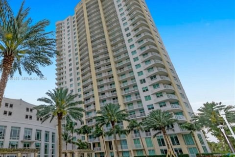 Copropriété à louer à Hallandale Beach, Floride: 2 chambres, 100.43 m2 № 2011997 - photo 5