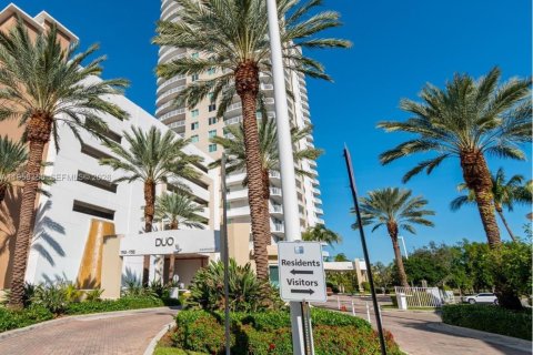 Copropriété à louer à Hallandale Beach, Floride: 2 chambres, 100.43 m2 № 2011997 - photo 2