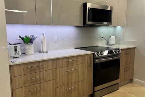 Copropriété à louer à Hallandale Beach, Floride: 2 chambres, 100.43 m2 № 2011997 - photo 11