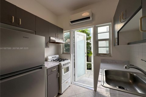 Снять в аренду кондоминиум в Майами-Бич, Флорида 1 спальня, 42.92м2, № 2039404 - фото 18