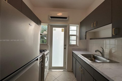 Снять в аренду кондоминиум в Майами-Бич, Флорида 1 спальня, 42.92м2, № 2039404 - фото 16