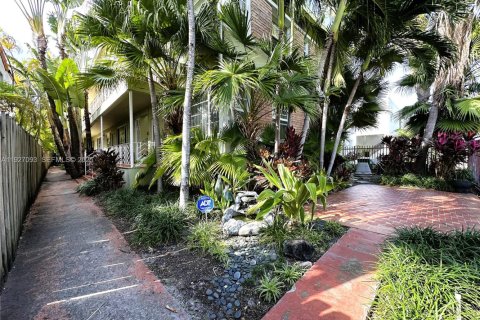 Condo à Miami Beach, Floride, 1 chambre  № 2039404