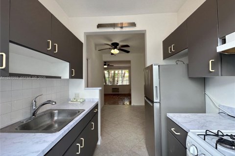 Снять в аренду кондоминиум в Майами-Бич, Флорида 1 спальня, 42.92м2, № 2039404 - фото 20