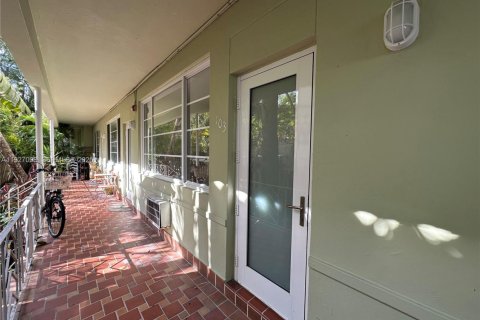 Снять в аренду кондоминиум в Майами-Бич, Флорида 1 спальня, 42.92м2, № 2039404 - фото 3