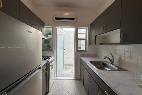 Снять в аренду кондоминиум в Майами-Бич, Флорида 1 спальня, 42.92м2, № 2039404 - фото 17