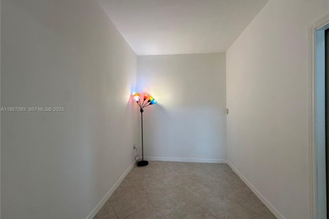 Снять в аренду кондоминиум в Майами-Бич, Флорида 1 спальня, 42.92м2, № 2039404 - фото 10