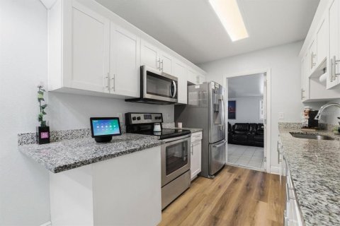 Villa ou maison à vendre à Tampa, Floride: 4 chambres, 136.38 m2 № 2149412 - photo 7