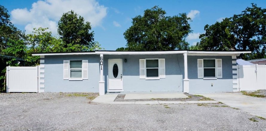 Villa ou maison à Tampa, Floride 4 chambres, 136.38 m2 № 2149412