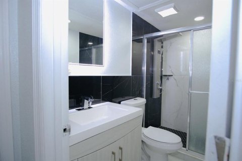 Villa ou maison à vendre à Tampa, Floride: 4 chambres, 136.38 m2 № 2149412 - photo 10