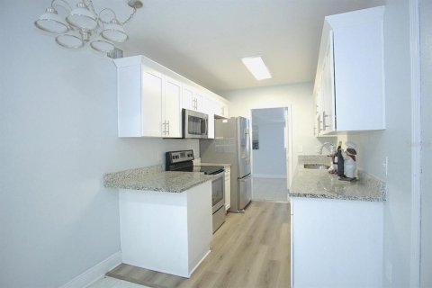 Villa ou maison à vendre à Tampa, Floride: 4 chambres, 136.38 m2 № 2149412 - photo 8