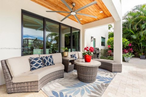 Снять в аренду виллу или дом в Уилтон-Мэнорс, Флорида 5 спален, 439.06м2, № 1959601 - фото 16