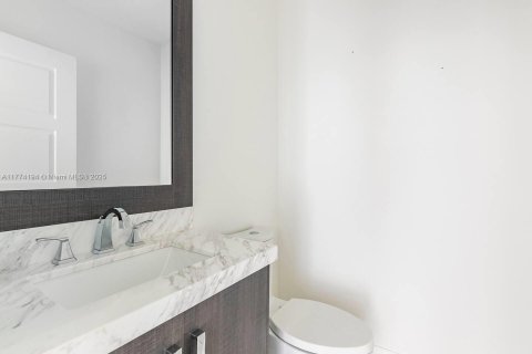 Снять в аренду виллу или дом в Уилтон-Мэнорс, Флорида 5 спален, 439.06м2, № 1959601 - фото 20