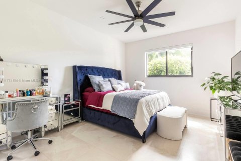 Снять в аренду виллу или дом в Уилтон-Мэнорс, Флорида 5 спален, 439.06м2, № 1959601 - фото 18