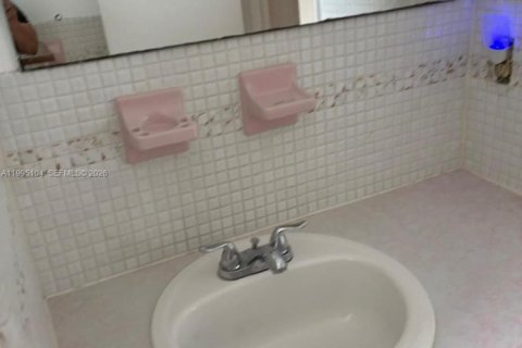 Снять в аренду кондоминиум в Халландейл-Бич, Флорида 1 спальня, 60.39м2, № 2060603 - фото 13