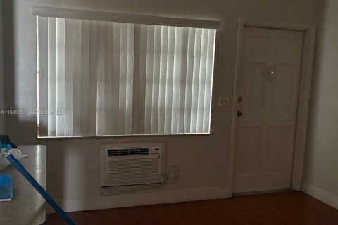 Снять в аренду кондоминиум в Халландейл-Бич, Флорида 1 спальня, 60.39м2, № 2060603 - фото 24