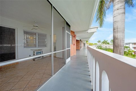 Снять в аренду кондоминиум в Халландейл-Бич, Флорида 1 спальня, 60.39м2, № 2060603 - фото 7