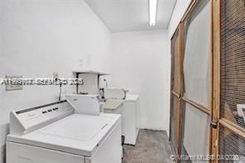 Снять в аренду кондоминиум в Халландейл-Бич, Флорида 1 спальня, 60.39м2, № 2060603 - фото 6