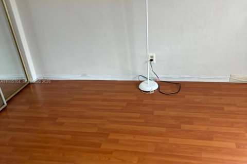 Снять в аренду кондоминиум в Халландейл-Бич, Флорида 1 спальня, 60.39м2, № 2060603 - фото 12