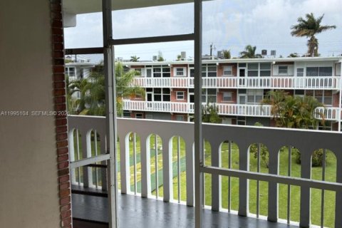 Снять в аренду кондоминиум в Халландейл-Бич, Флорида 1 спальня, 60.39м2, № 2060603 - фото 8