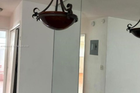 Снять в аренду кондоминиум в Халландейл-Бич, Флорида 1 спальня, 60.39м2, № 2060603 - фото 9