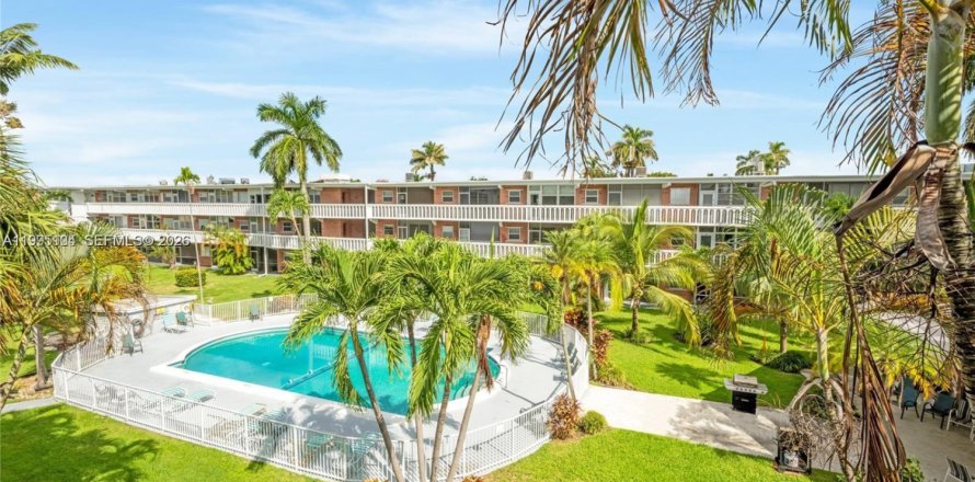 Кондоминиум с 1 спальней в Халландейл-Бич, Флорида № 2060603