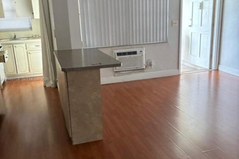 Снять в аренду кондоминиум в Халландейл-Бич, Флорида 1 спальня, 60.39м2, № 2060603 - фото 17