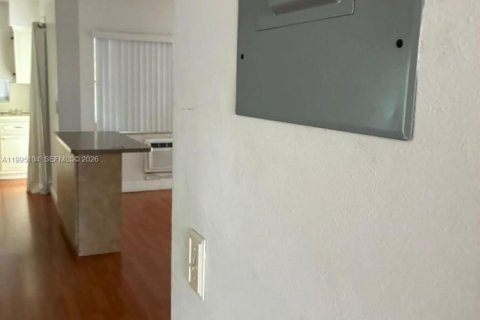 Снять в аренду кондоминиум в Халландейл-Бич, Флорида 1 спальня, 60.39м2, № 2060603 - фото 15