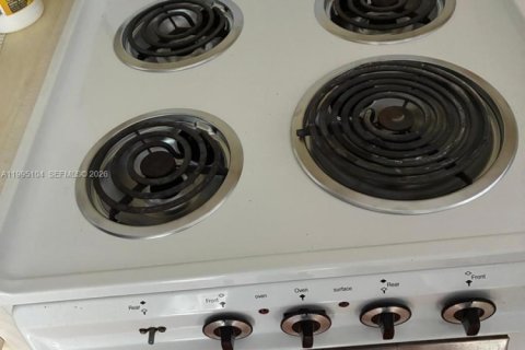 Снять в аренду кондоминиум в Халландейл-Бич, Флорида 1 спальня, 60.39м2, № 2060603 - фото 18