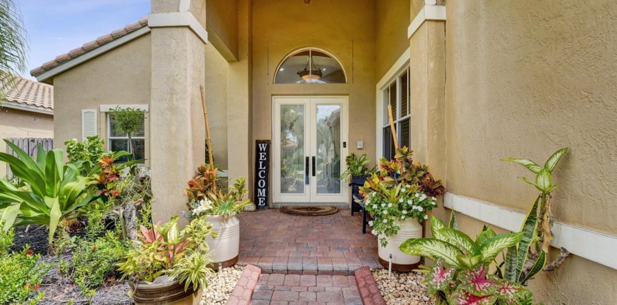 Villa ou maison à Pembroke Pines, Floride 5 chambres, 341.23 m2 № 2085190