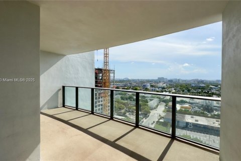 Condo in Miami, Florida, 1 bedroom  № 1954643 - photo 13