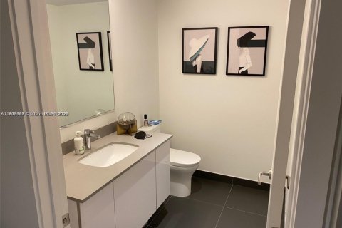 Condo in Miami, Florida, 1 bedroom  № 1954643 - photo 12