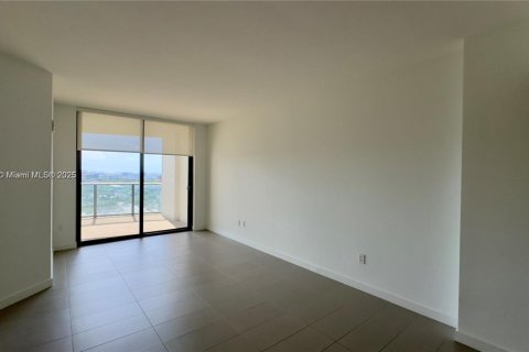 Condo in Miami, Florida, 1 bedroom  № 1954643 - photo 5