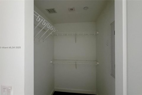 Condo in Miami, Florida, 1 bedroom  № 1954643 - photo 16