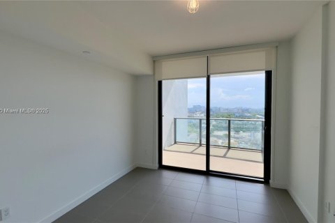 Condo in Miami, Florida, 1 bedroom  № 1954643 - photo 9