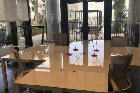 Condo in Miami, Florida, 1 bedroom  № 1954643 - photo 25
