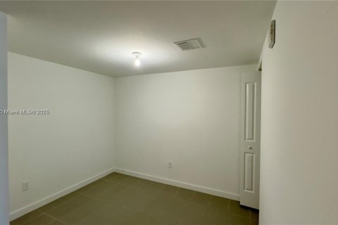 Condo in Miami, Florida, 1 bedroom  № 1954643 - photo 7
