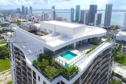Condo in Miami, Florida, 1 bedroom  № 1954643 - photo 1