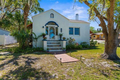 House in New Port Richey, Florida 3 bedrooms, 168.8 sq.m. № 1582034 - photo 2