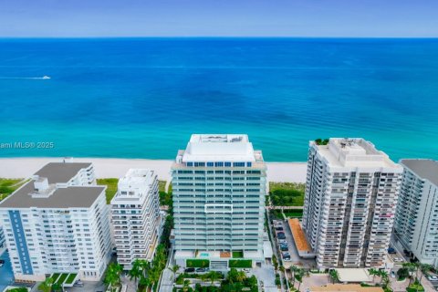Condo in Miami Beach, Florida, 2 bedrooms  № 1937557 - photo 24
