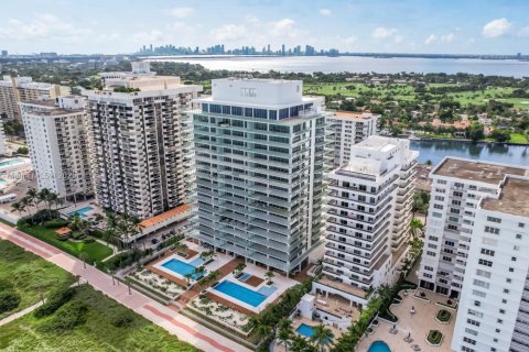 Condo in Miami Beach, Florida, 2 bedrooms  № 1937557 - photo 25