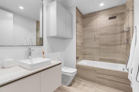 Condominio en alquiler en Miami Beach, Florida, 2 dormitorios, 115.66 m2 № 1937557 - foto 17