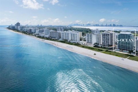 Condo in Miami Beach, Florida, 2 bedrooms  № 1937557 - photo 26