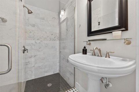 Casa en venta en Saint Petersburg, Florida, 5 dormitorios, 244.33 m2 № 1899790 - foto 19