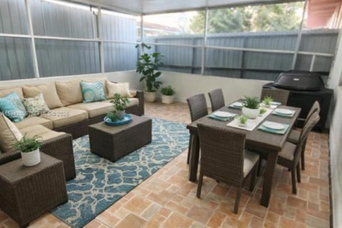 Townhouse in Miami Gardens, Florida 2 bedrooms, 84.54 sq.m. № 2000471 - photo 6