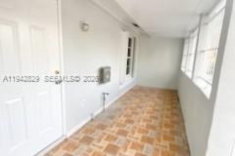 Townhouse in Miami Gardens, Florida 2 bedrooms, 84.54 sq.m. № 2000471 - photo 2