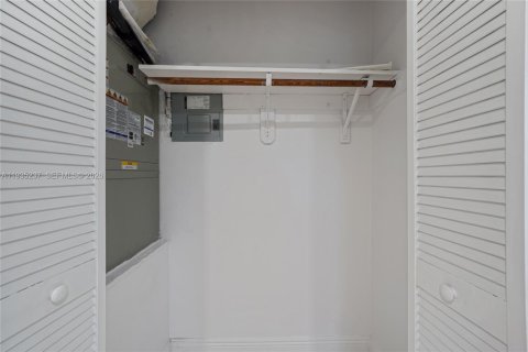 Casa en venta en Hollywood, Florida, 3 dormitorios, 128.58 m2 № 1996158 - foto 23